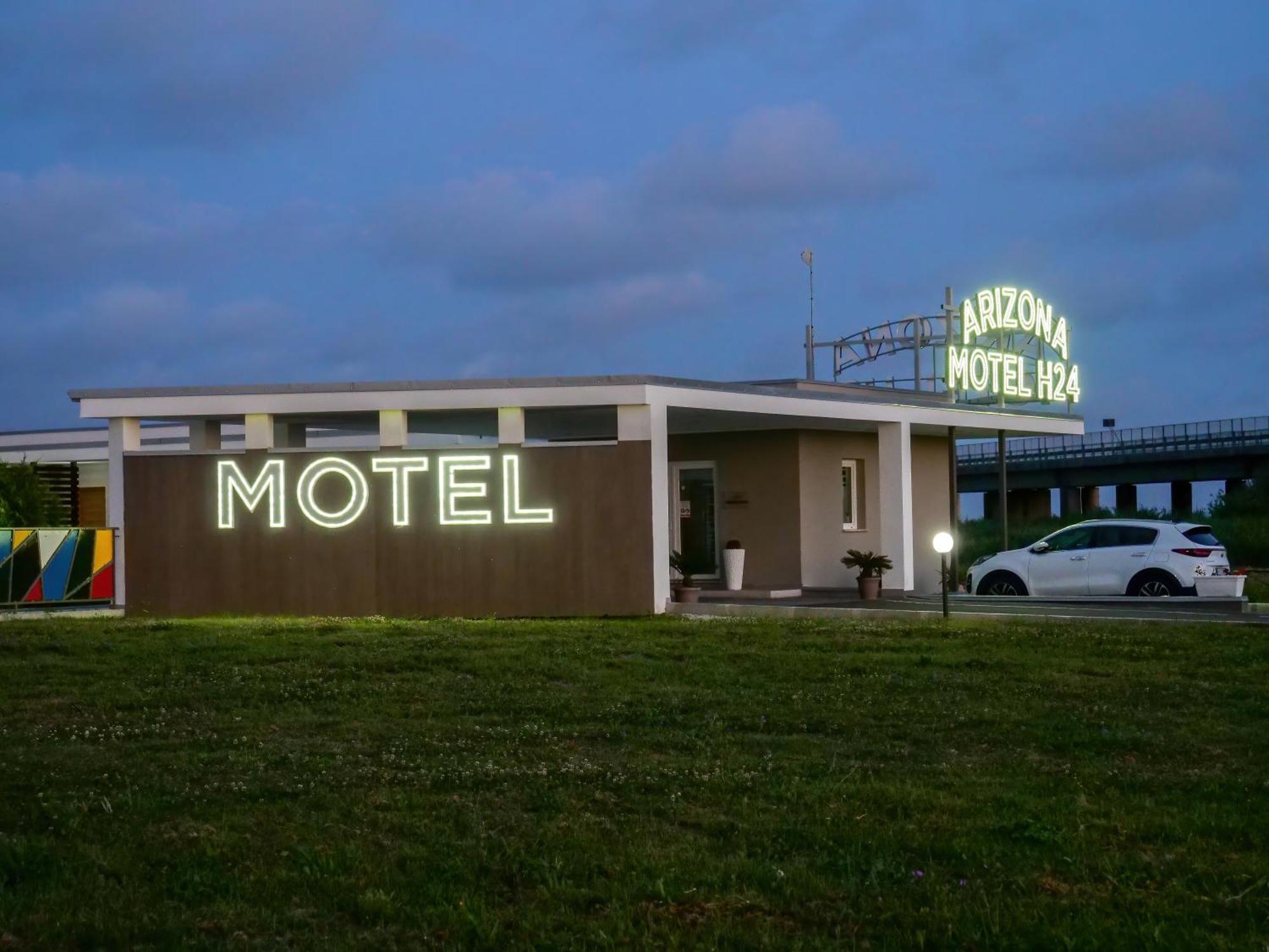 Arizona Motel กัสเตลโวลตูร์โน ภายนอก รูปภาพ